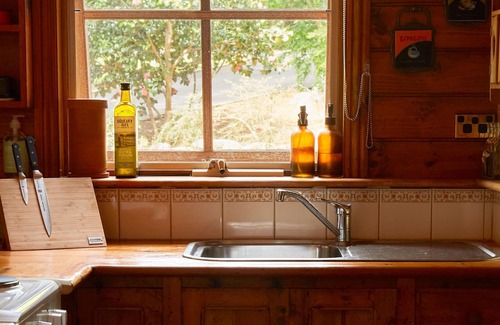 Emerald Cabina | Love in the Mist cabin (new listing)