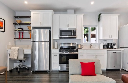 North Hollywood Cabaña | Lovely 1 Bedroom House Near Universal & N. Hollywood