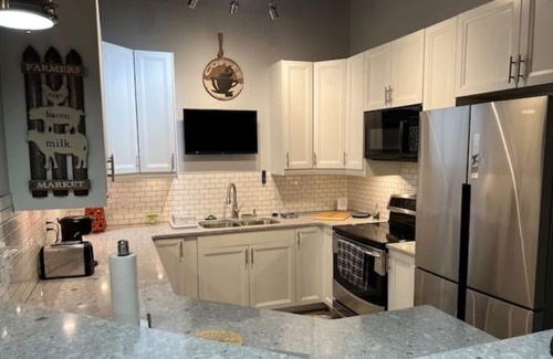 Ottumwa Apartamento | Lovely 2 Bedroom apartment, free parking