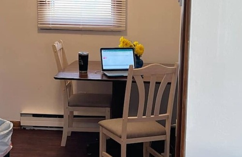 Elk Mills Apartamento | Lovely 2 bedroom unit with free parking in front. No steps