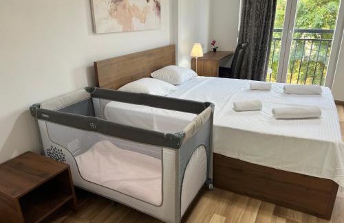 Kolovicë Apartamento | Lovely 3-bedroom rental unit with indoor fireplace