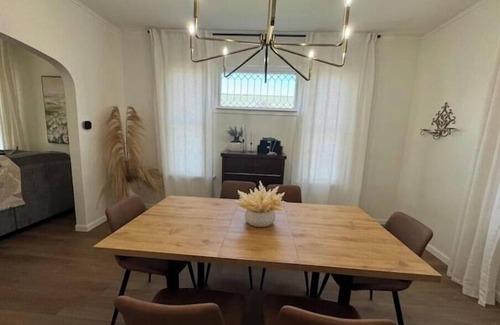 Sioux City Casa | Lovely 4 bedroom Home with full kitchen, patio and on site parking