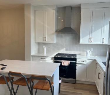 Southwest Calgary Casa | Lovely 4 bedroom House