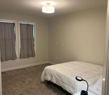 Southwest Calgary Casa | Lovely 4 bedroom House