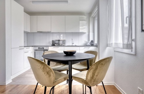 Altstetten Apartamento | Lovely Altstetten 3 Room w/ Storage & W/D, nr Local Market, by Blueground