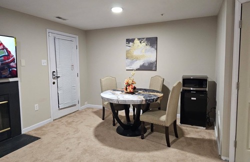 Owings Mills Apartamento | Lovely and furnished basement with private entrance