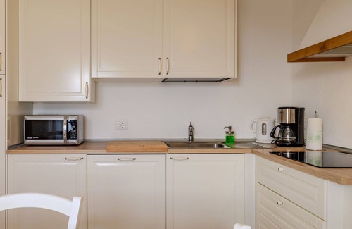 Musso Apartamento | Lovely apartment for 5 guests with pool, A/C, WIFI, TV, terrace and parking