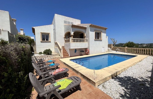 Costa Nova Casa | Acogedor apartamento en villa con WIFI, piscina privada, A/C, TV, terraza y mascotas permitida