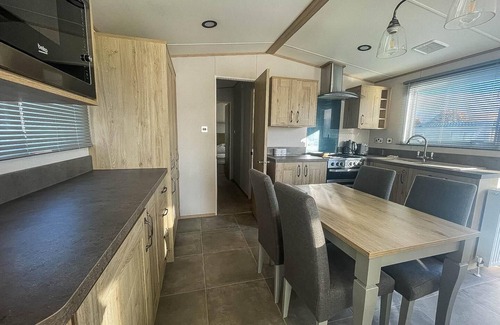 Saxmundham Casa | Lovely caravan with decking at Carlton Meres Holiday Park in Suffolk ref 60023CH