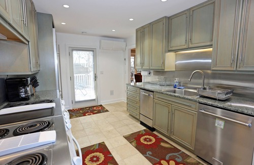 Dodds Addition Apartamento | Precioso apartamento contemporáneo de 2 niveles, a pie de todo