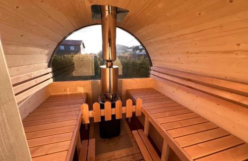 Steinsland Casa | lovely cottage by the sea with hot tub and sauna