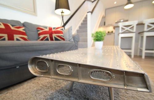 Rushmoor District Casa | Lovely house overlooking field with woodland walks