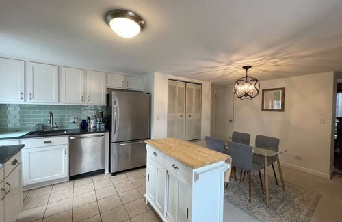 Lake View East Condominio | Lovely Spacious Condo w/Private Patio