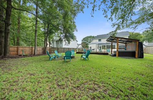 North Charleston Apartamento | Low Country Gem with Heated Pool Games and Hot Tub