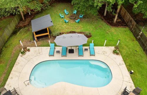 North Charleston Apartamento | Low Country Gem with Heated Pool Games and Hot Tub