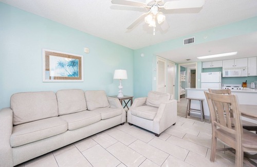 Gulf Shores Condominio | LOW FLOOR! Sunrise View! ~ HOTEL on the BEACH! Full Kitchen