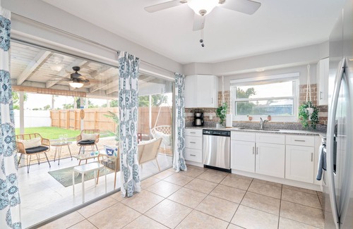 Caloosahatchee Casa | Lowest Prices of the year! Tropical Oasis 5 min to Downtown+Beach Gear+Hot Tub