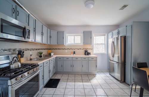 Logan Square Apartamento | ❤️ Lowest Rates! Fun & Stylish 3BR in Logan Square