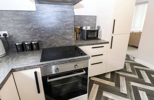 Whitehaven Cabaña | LOWTHER SUITE, romantic, character holiday cottage in Whitehaven