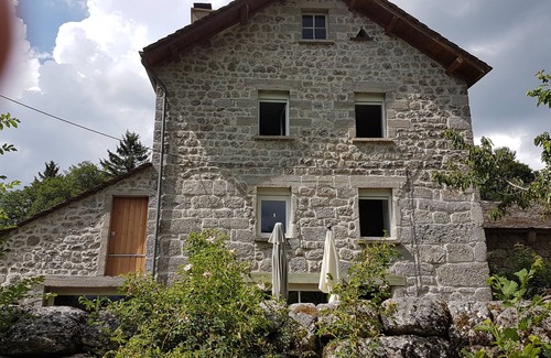 Rieutort-de-Randon Casa | Casa tranquila, al borde de una pequeña aldea y cerca de un arroyo