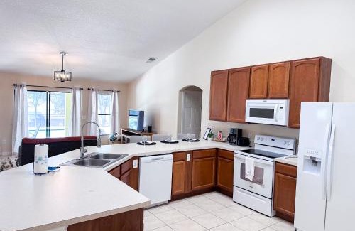 Legacy Park Villa | LP307CR - Brazilian retreat 12 guests Pool & Spa