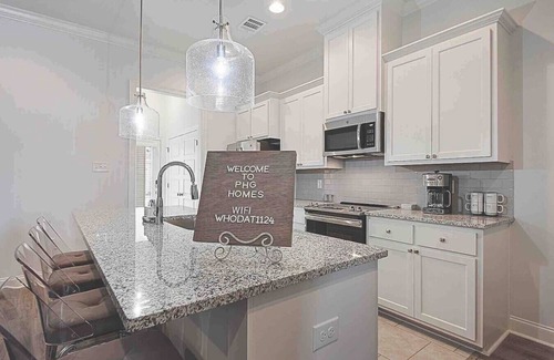 Highlands - Perkins Casa | LSU 2 BR | Pet Friendly|Pool| Fitness| Sleep 4