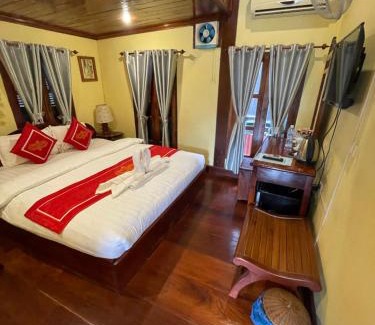 Luang Prabang Hotel | Luang Prabang - Villa Ouis Namkhan Riverside 2