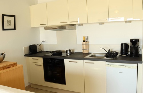 Saint-Michel-l'Observatoire Apartamento | Luberon: suite independiente de 37 m2 en casa contemporánea con piscina privada.