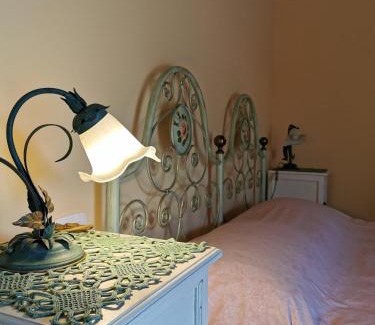 Vezzano sul Crostolo Cama Y Desayuno | Luci nel Bosco B&B