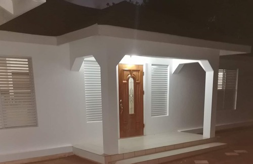 St. Peter's Casa | Lucy's Sunshine Villa Palm Loop, Spacious 3 Bed 2 Bathroom,