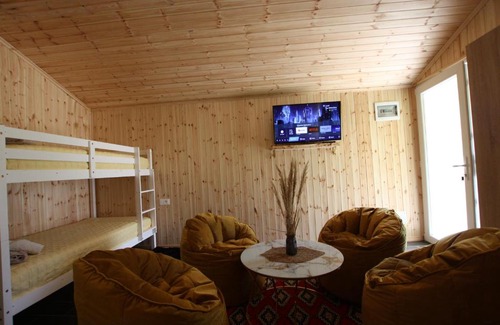 Tirana Cabina | Lugina e Shengjergjit ,Bujtinat