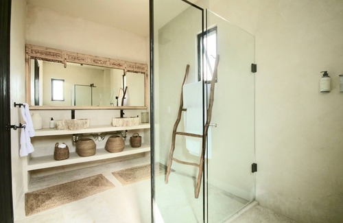 Centro de Querétaro Hotel | Lujosa Suite con terraza en la mejor calle de Qro.