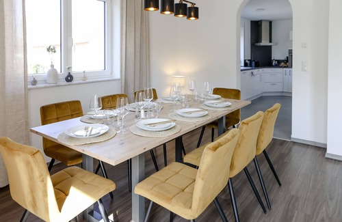 Richard-Strauss-Straße Apartamento | Lumen Homes - Design-apt. Nahe Audi und Altstadt, 3 Zimmer, Netflix