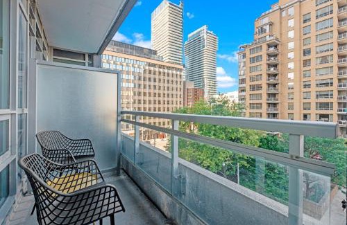 Yonge-Eglinton Apartamento | luminous 2-Bedroom Apartment with Balcony