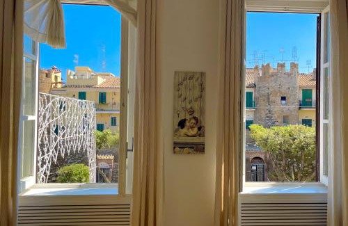 Nettuno Apartamento | LUNA SUL PORTO Seaview Apartment - Bright and Spacious Flat in Central Nettuno, Steps from the Marina, Beaches, and Train Station