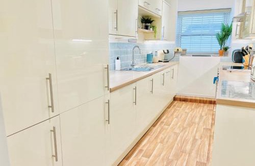 Westward Ho Casa | Lundy Lookout 5 minutes drive to beach Hot tub