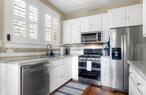 Earlewood Casa | Lush 4BR on Lincoln