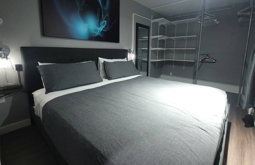 Beacon Apartamento | LUX APT King Bed, washer dryer dishwasher.