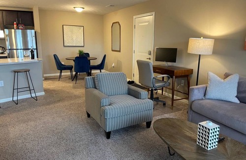 Tuttle West Apartamento | Lux Dublin Hideaway | Desk + WiFi + Doggie Park!