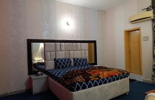 Lahore Hotel | Lux Living Lodge Guest House