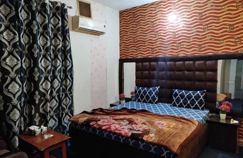 Lahore Hotel | Lux Living Lodge Guest House