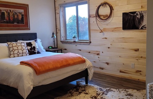 Lewis Casa | Luxe 15 acre Ranch House w/ Gameroom close to Mesa Verde, Durango, Telluride