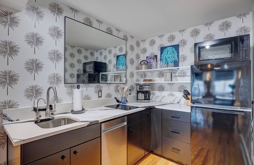 Wilmington Historic District Apartamento | Luxe 220, Unit 1 - City View Suite, Managed by BlueStar Real Estate