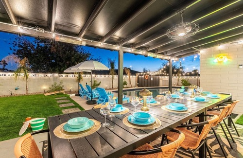 Village Grove Casa | Luxe 4 BR House, FREE Heated Pool, Hot Tub, 5min Old Town, 15min Barrett Jackson