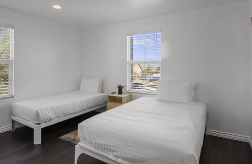 Victorville Casa | Luxe 4BR in Victorville w/ Basketball & Firepit