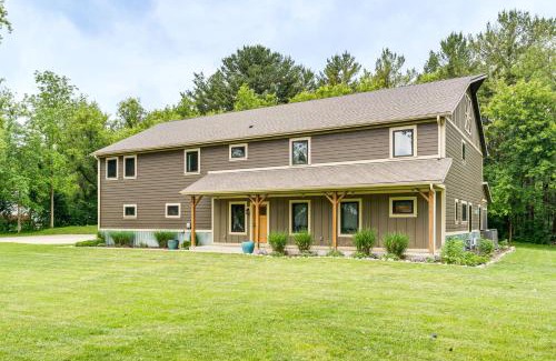 Avalon Casa | Luxe Barndominium Retreat Near Blue Spring Lake!