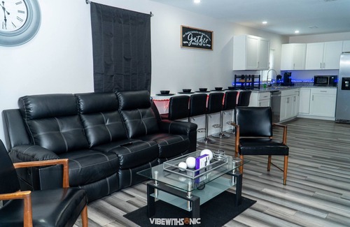 Suffolk Casa | LUXE Railroad Villa