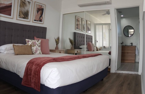 Alexandra Headland Complejo | Luxe Unit with 160 degree ocean and beach views