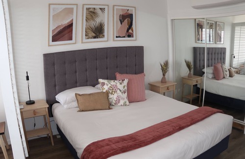 Alexandra Headland Complejo | Luxe Unit with 160 degree ocean and beach views