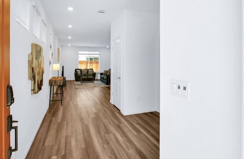 Brentwood Casa | LuxeAM4: Modern, Sleek 4BR, Brand New & Stylish